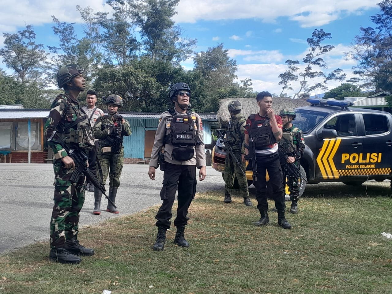 JELANG HUT RI ke-81, TNI-POLRI BERSINERGI AMANKAN WILAYAH KABUPATEN BOLAKME